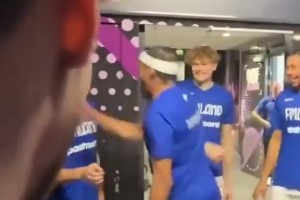 玩這么變態(tài)的嗎馬爾卡寧領軍的芬蘭男籃賽前慶祝竟是互扇巴掌