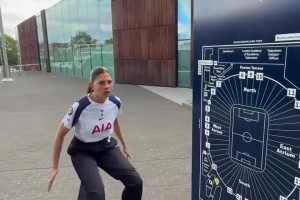 你有發(fā)言權(quán)！“小將”布馮當(dāng)年是這樣評價梅西和C羅的！