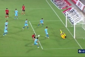 蘇超鹽城隊(duì)門(mén)將近距離神撲！解說(shuō)：有卡西擋出羅本射門(mén)那味