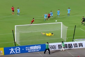 極度舒展！蘇超鹽城隊(duì)門(mén)將李智良神勇?lián)涑鎏K州隊(duì)點(diǎn)球