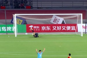 蘇超又一名場(chǎng)面！鹽城隊(duì)中圈吊射破門(mén)，解說(shuō)驚呼：斯坦科維奇