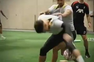 往昔歲月如詩畫！美韓熱身賽，孫興慜隊長與波切蒂諾相擁致意！