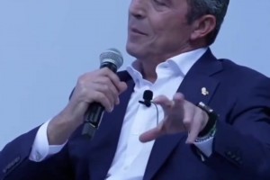 費(fèi)內(nèi)巴切主席談解雇穆帥：他的戰(zhàn)術(shù)太注重防守，無(wú)法讓球隊(duì)進(jìn)步