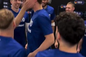 玩挺變態(tài)??！芬蘭男籃季軍賽前互扇巴掌 馬爾卡寧小臉都紅了