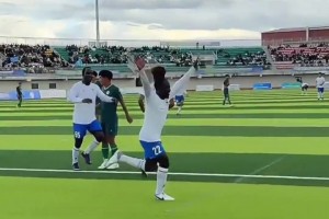 蒙超特色！黑人“外援”爆射破門后連續(xù)空翻慶祝