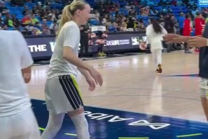 李月汝：佩奇打球絲滑很有觀賞性，每天很“臭屁”很愛(ài)開(kāi)玩笑！