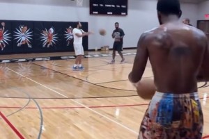 復(fù)出越來(lái)越近了？歐文訓(xùn)練八連中，投籃手型似乎有所調(diào)整