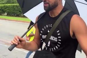 徐靜雨看到年輕時詹姆斯：太有荷爾蒙魅力了，也就是東契奇比他帥