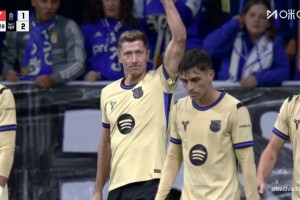 巴薩反超比分！萊萬回頭望月頂入死角！德容送精準(zhǔn)傳中助攻！