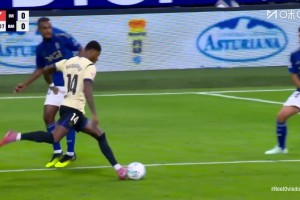 再造威脅！拉什福德外圍兜射遠(yuǎn)角！奧維耶多門將飛身撲出！