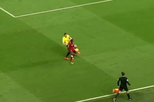 在綠茵場(chǎng)上跳舞！應(yīng)該就是這種感覺(jué)吧！