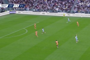 這都不傳？庫普梅納斯斷球小角度低射被撲！奧蓬達包抄空門跪地了