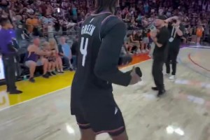 杰倫-格林首次穿上太陽球衣參加球迷活動！