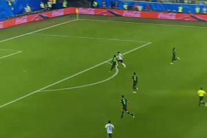 這就是藝術(shù)！梅西世界上經(jīng)典的“接化發(fā)”！屬于足球的勝利！