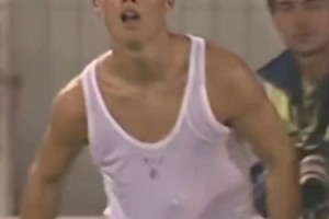 2002年的這一天，C羅在葡萄牙體育打進(jìn)了他的第一個(gè)職業(yè)進(jìn)球