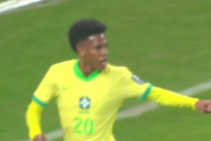 吉馬良斯直塞太妙了，埃斯特旺推射得手，巴西1-0韓國