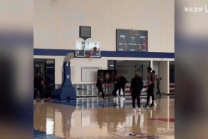 誰才是隊內(nèi)單挑王？76人訓練結束后的單挑！喬治依舊絲滑~