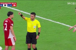 你怎么看？馬寧示意印尼進(jìn)攻越位，判罰伊拉克球員肘擊出示紅牌