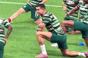 保持狀態(tài)的秘訣！C羅賽前熱身，腿部肌肉的線條清晰可見