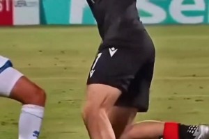 吸在腳上！K77這后拉球過人真不是AI視頻嗎