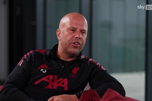 我也想摸摸摸！C羅賽前竟然有人專門按摩大腿肌肉