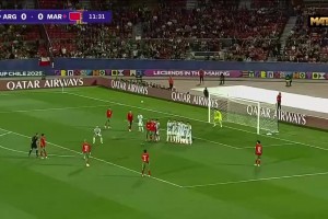 阿根廷門將出擊放倒對手VAR判罰任意球！摩洛哥任意球直接破門！