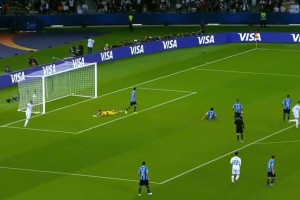 看了C羅這個視頻，讓人覺得凌空抽射很簡單