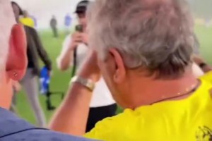 此前元老賽巴西8:3意大利：巴喬攙扶濟(jì)科入場(chǎng)，獨(dú)狼上演帽子戲法