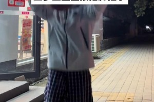 大夫：怎么傷的？—：被三步上籃打傷了