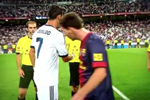 當(dāng)年巔峰西班牙國(guó)家德比！C羅和梅西擦肩而過(guò)沒(méi)有握手