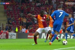 狀態(tài)全盛時(shí)期的C羅有多強(qiáng)？C羅踩單車(chē)戲耍過(guò)人爆射破門(mén)戴帽！