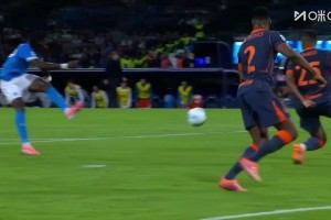 國(guó)米防守一言難盡！內(nèi)雷斯做球，安古伊薩奔襲破門