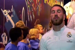 時(shí)間一眨眼就過去了！小時(shí)候的球童亞馬爾見到C羅激動(dòng)不已！