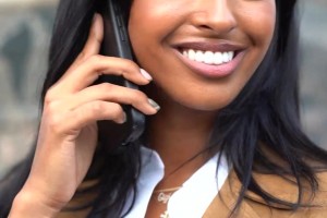 近距離欣賞科比大女兒的顏值，真的既像瓦妮莎又像科比！