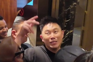 這是真牛?。W陽(yáng)靖等電梯為奧尼爾即興rap！真是張口就來(lái)啊~