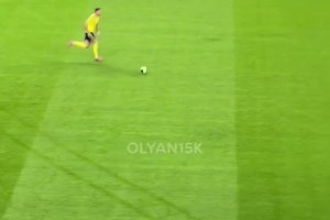 C羅大單刀機(jī)會(huì)挑射被撲，隨后裁判示意已越位在先