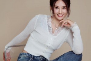 有點(diǎn)美啊！前女籃球員石一童的牛仔褲穿搭：精神小妹前來報(bào)到~