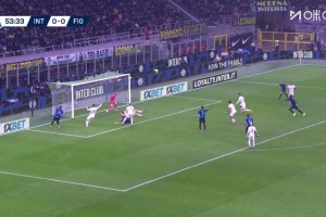 爭議！埃斯波西托禁區(qū)被拉倒！主裁聽取VAR后沒有判罰點(diǎn)球！