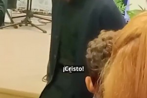 被判無罪！出獄后的阿爾維斯轉(zhuǎn)行成為赫羅納的一名牧師