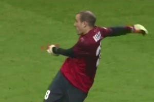 撲救頗具門神風(fēng)范！帕拉西奧臨危受命，客串門將力保城門不失！