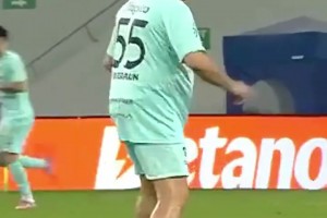 俱樂部主席正在熱身！61歲主席參加正式比賽刷新最年長球員紀錄