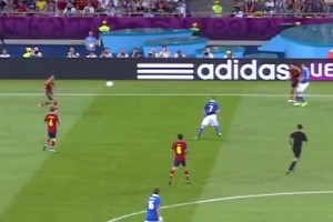 阿爾巴瘋狂超車！西班牙經(jīng)典進球：哈維妙傳直塞助攻阿爾巴！