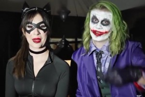 秀恩愛！“小丑”哈蘭德和“貓女”女友